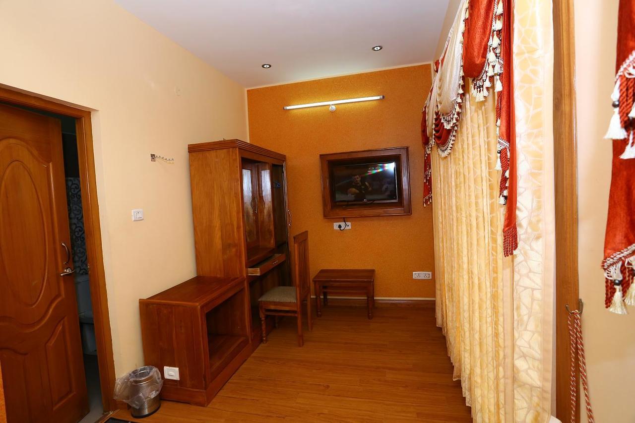 Mmr Grand Inn Utakamand Zewnętrze zdjęcie
